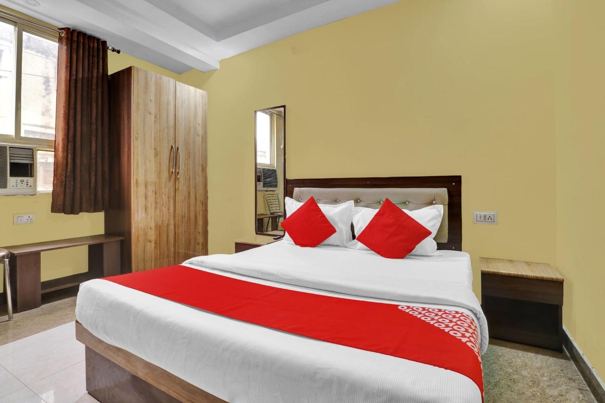 Capital O Royal Inn Near Laskar Gwalior Exterior photo