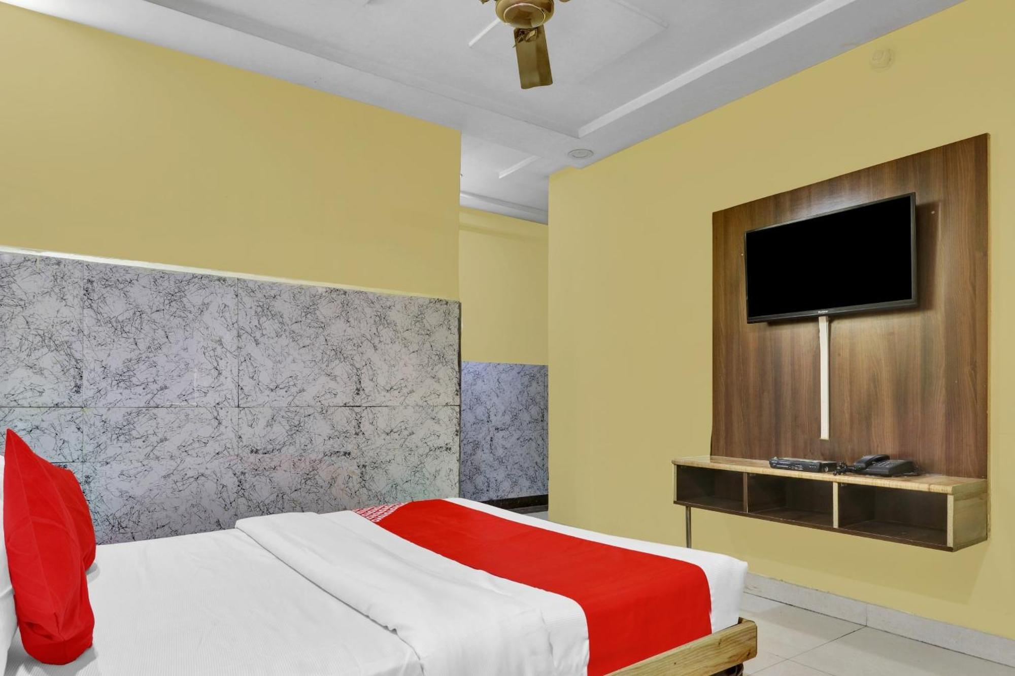 Capital O Royal Inn Near Laskar Gwalior Exterior photo