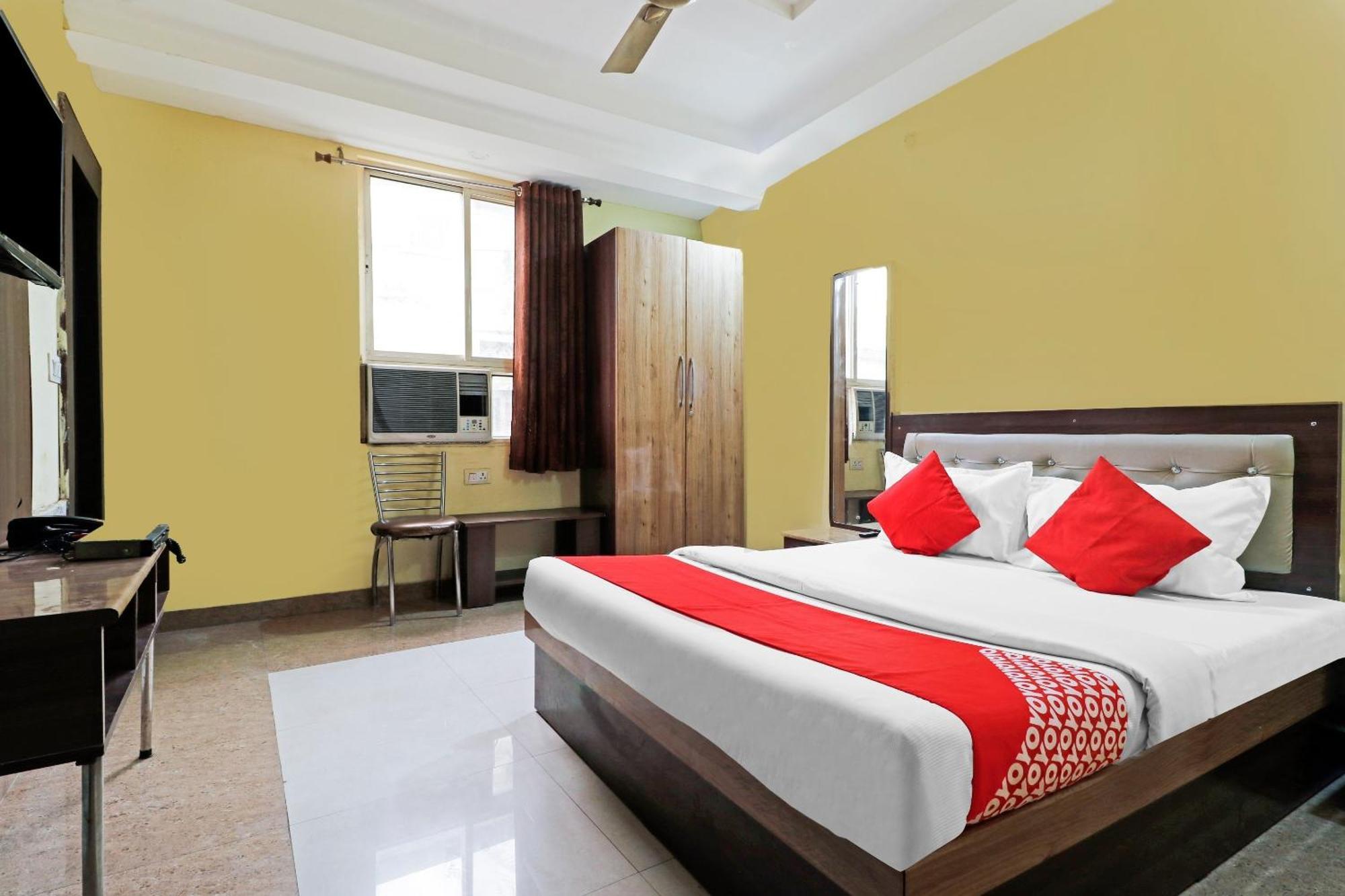 Capital O Royal Inn Near Laskar Gwalior Exterior photo