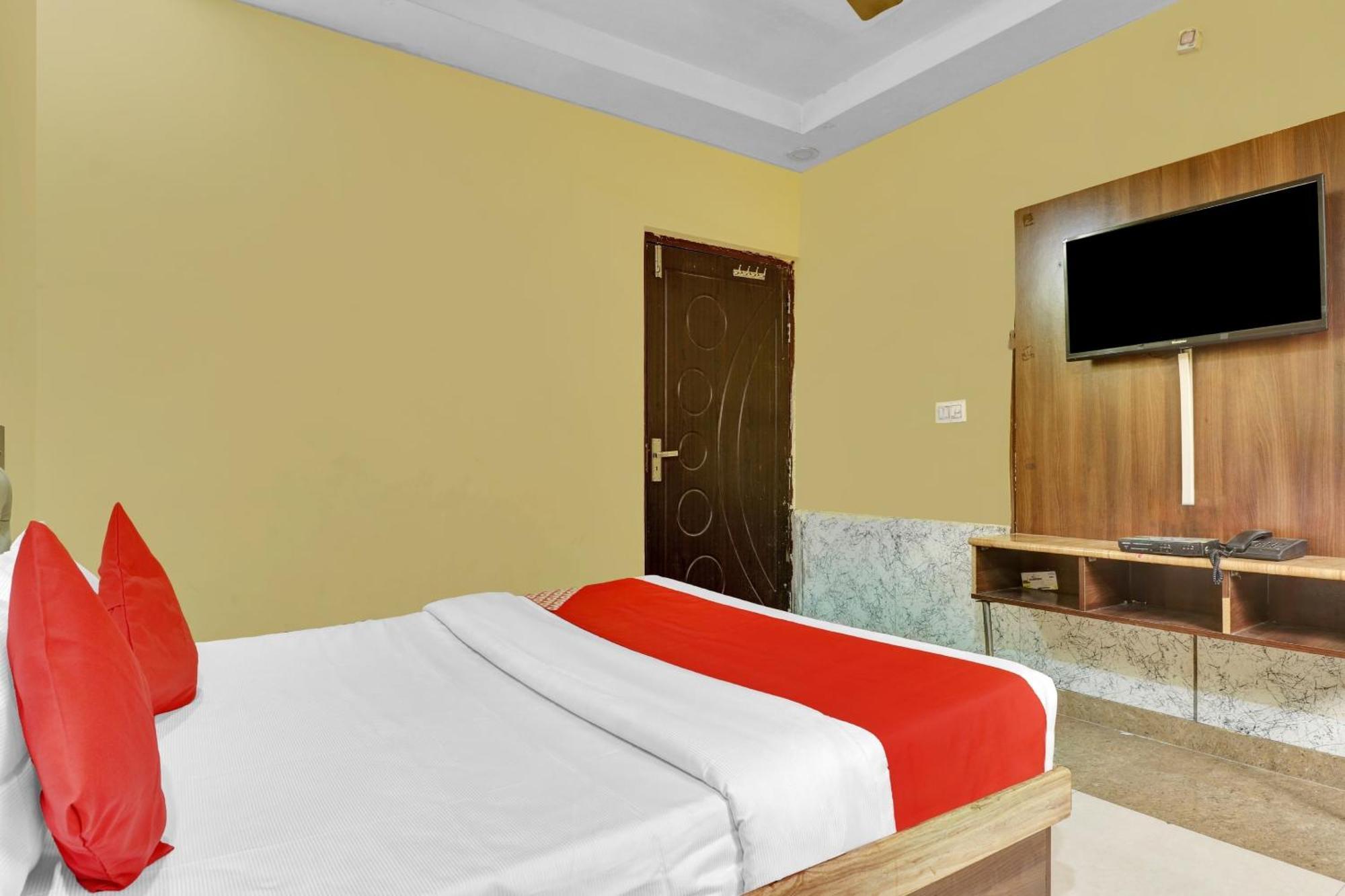 Capital O Royal Inn Near Laskar Gwalior Exterior photo