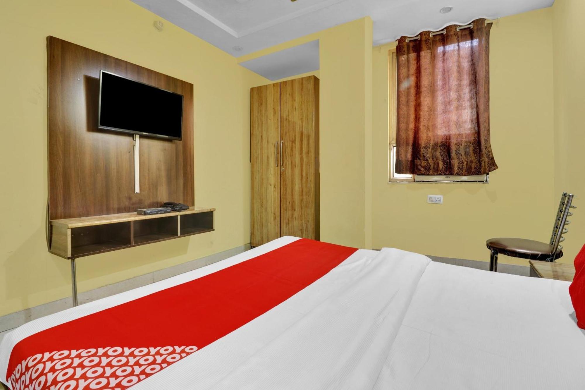 Capital O Royal Inn Near Laskar Gwalior Exterior photo