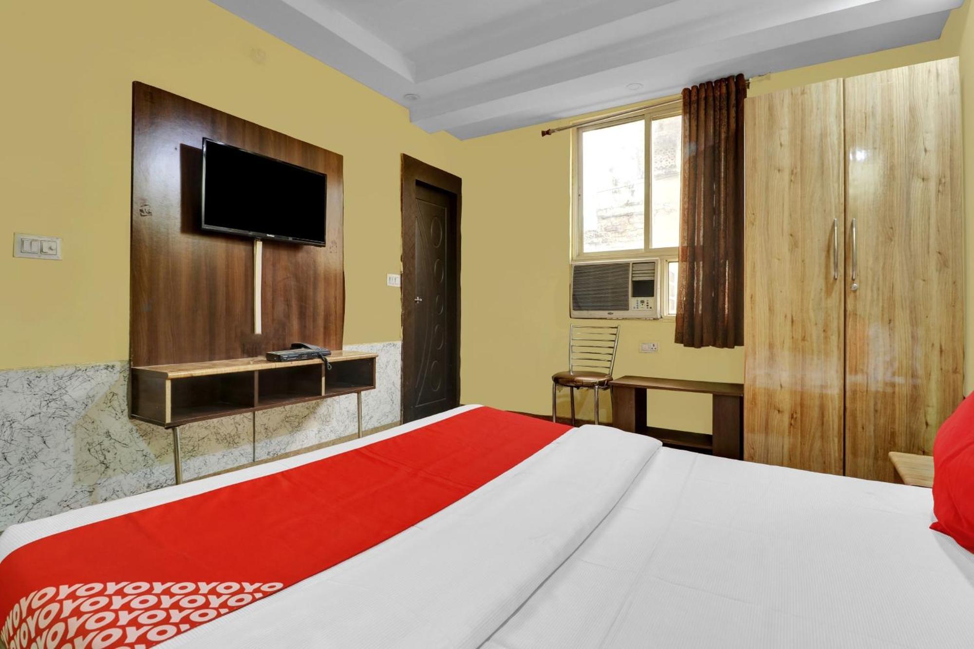 Capital O Royal Inn Near Laskar Gwalior Exterior photo