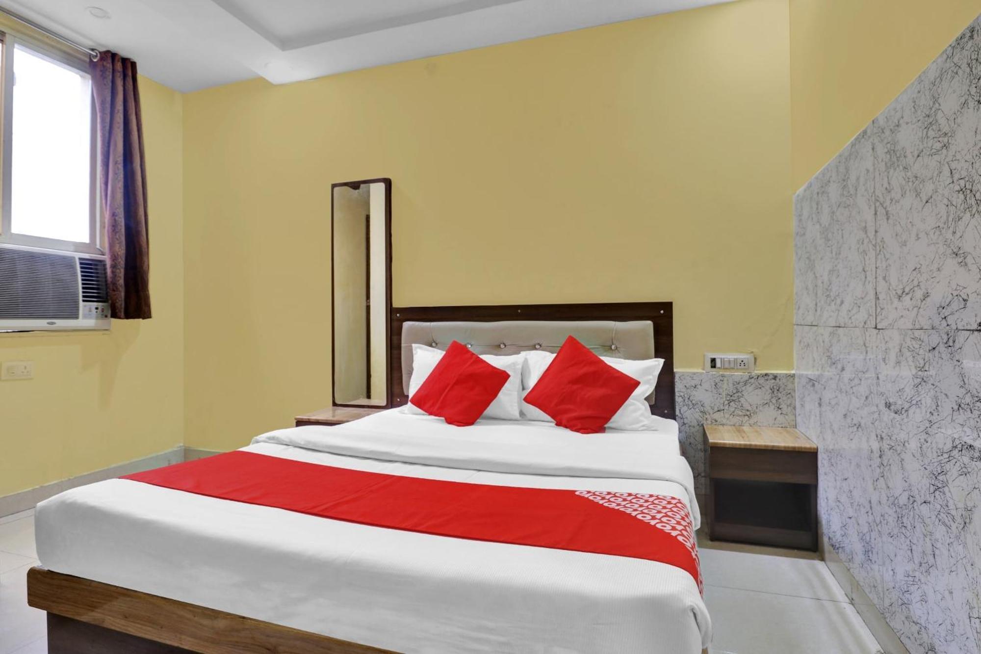 Capital O Royal Inn Near Laskar Gwalior Exterior photo