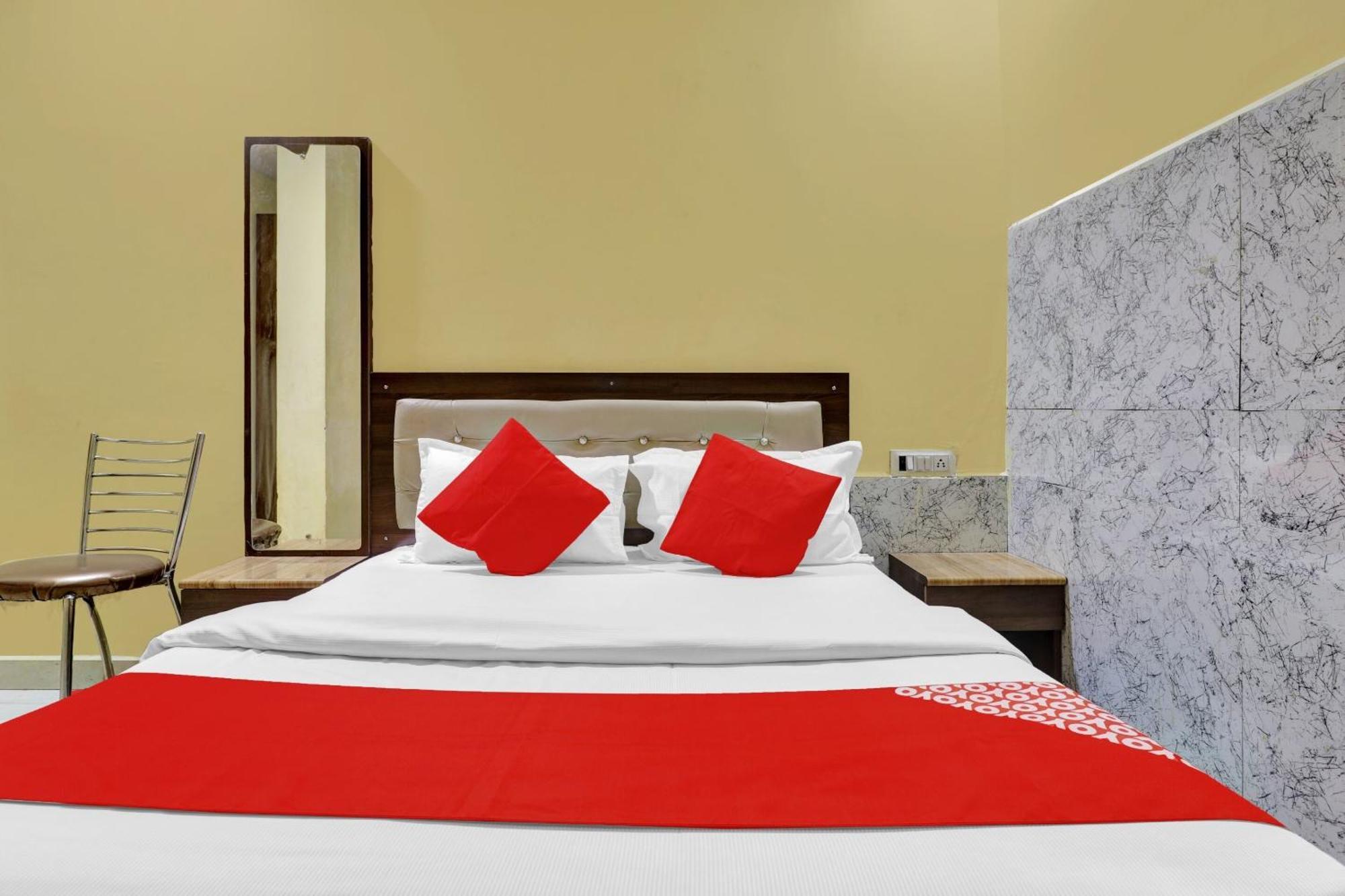 Capital O Royal Inn Near Laskar Gwalior Exterior photo